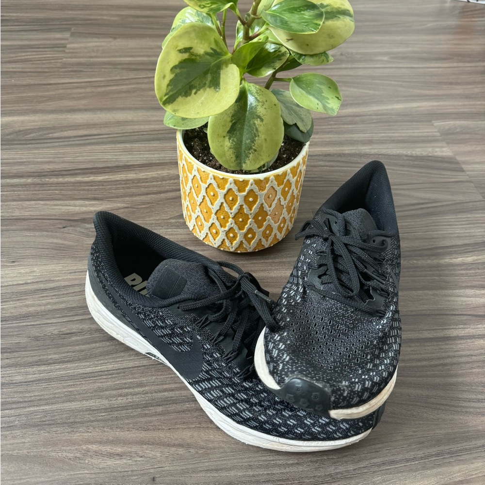 Nike Zoom Pegasus 35 Running Shoe - size 10.5M
